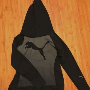 Women’s form-fitting Puma Hoodie with neck cover